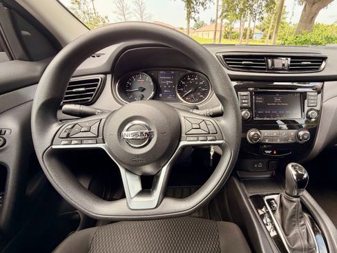 Used 2022 Nissan Rogue Sport S FWD image 9