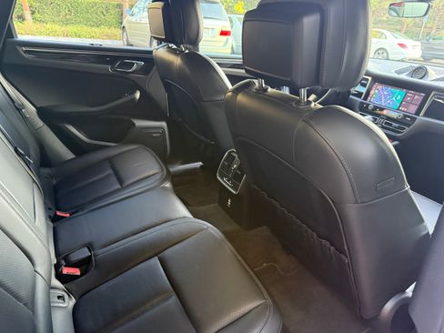 Used 2022 Porsche Macan image 8