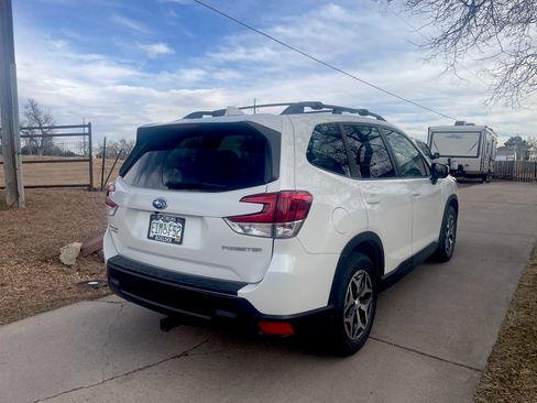 Used 2020 Subaru Forester Premium image 4