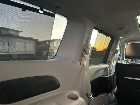 Used 2018 Chrysler Pacifica Limited w/ Advanced Safetytec Group FWD image 14