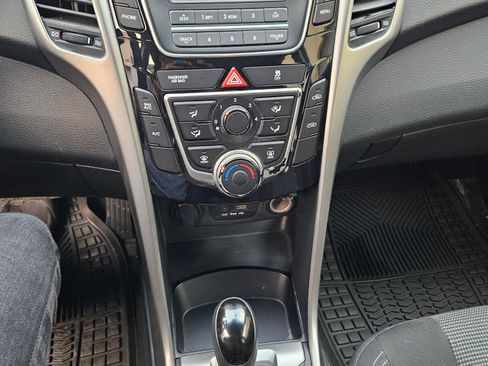 Used 2017 Hyundai Elantra GT image 8