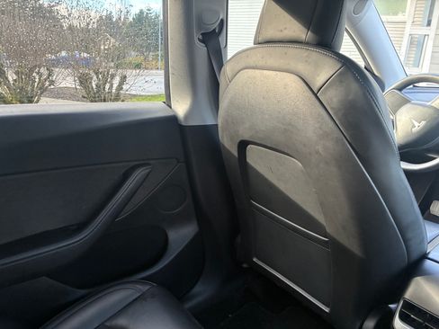 Used 2021 Tesla Model Y Long Range image 12