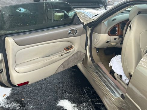 Used 2001 Jaguar XK8 Convertible image 9