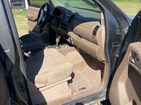 Used 2007 Nissan Frontier SE w/ SE Value Truck Pkg image 9