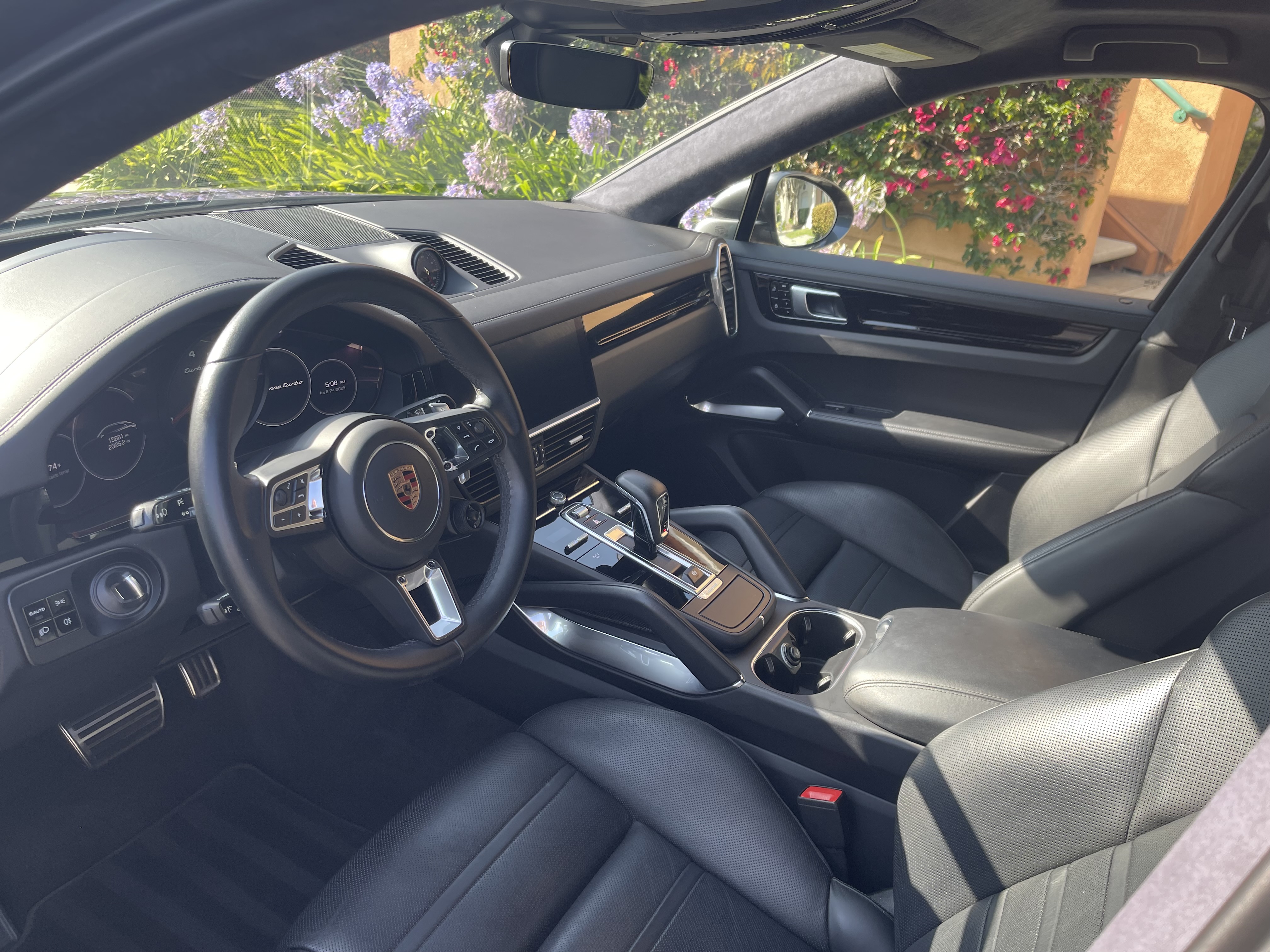 Used 2020 Porsche Cayenne Turbo AWD/4WD image 16