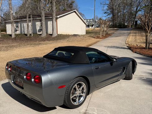 Used 2004 Chevrolet Corvette Convertible w/ Preferred Equipment Group image 2