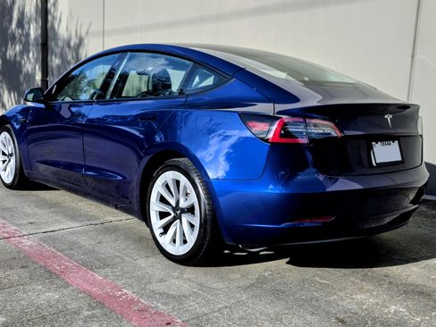 Used 2023 Tesla Model 3 Standard Range image 9