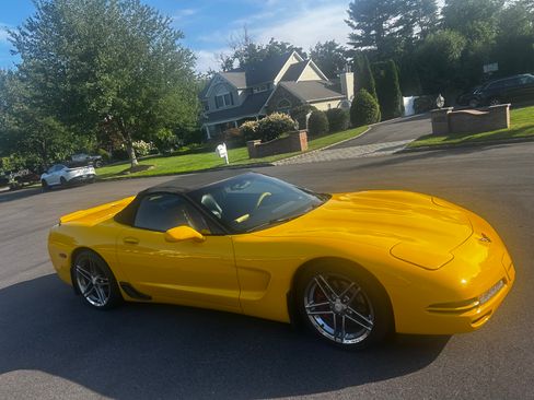 Used 2002 Chevrolet Corvette Convertible w/ Preferred Equipment Group2 RWD image 1