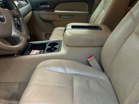 Used 2013 GMC Yukon SLT w/ SLT-2 Equipment Package image 16