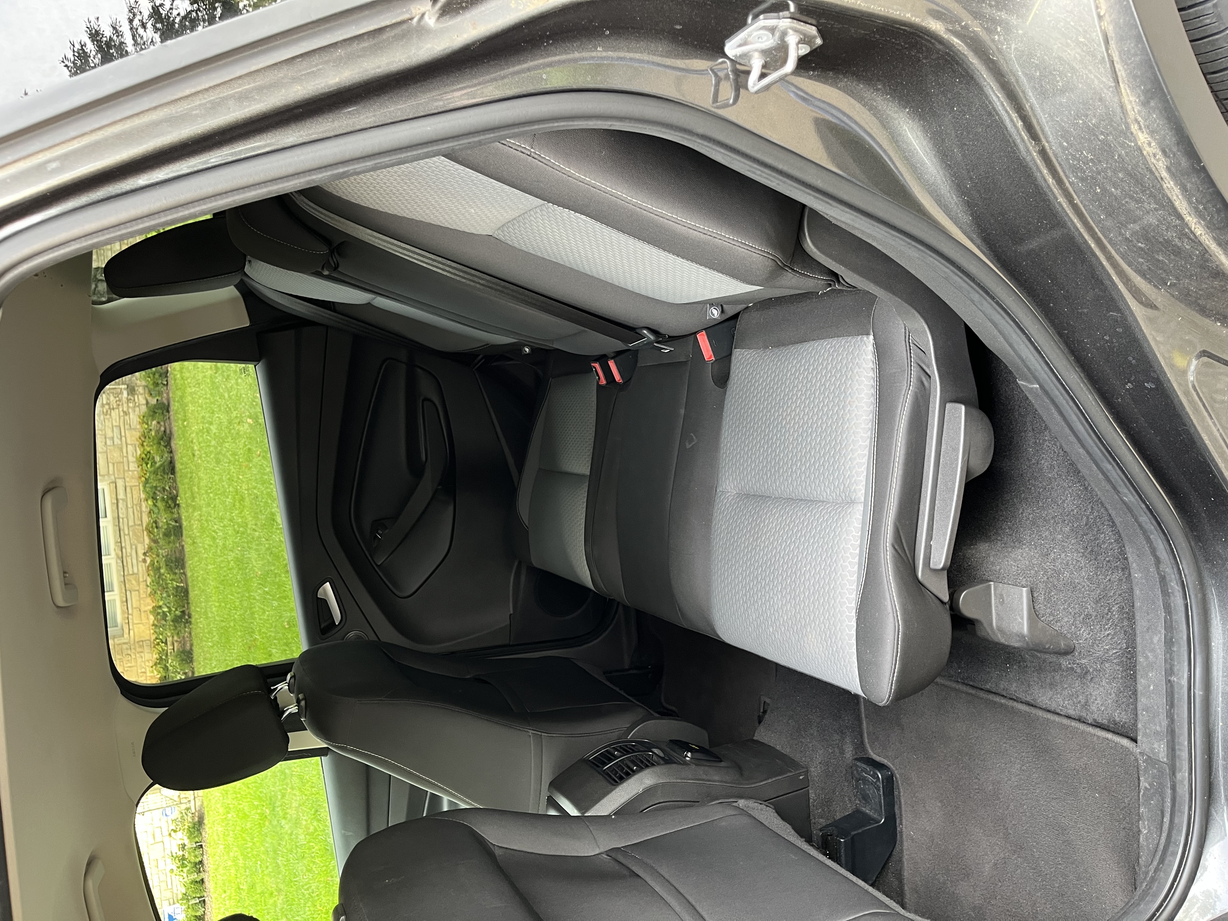 Used 2017 Ford Escape SE w/ Equipment Group 201A FWD image 9
