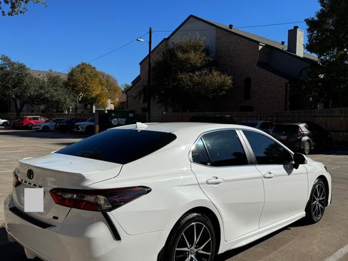 Used 2023 Toyota Camry SE image 5
