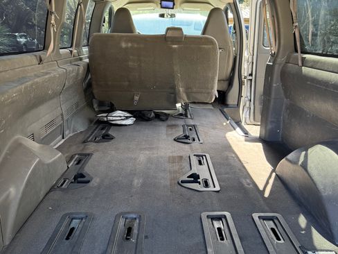 Used 2017 Chevrolet Express 3500 LT w/ LT Preferred Equipment Group image 5