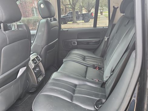 Used 2011 Land Rover Range Rover HSE image 15