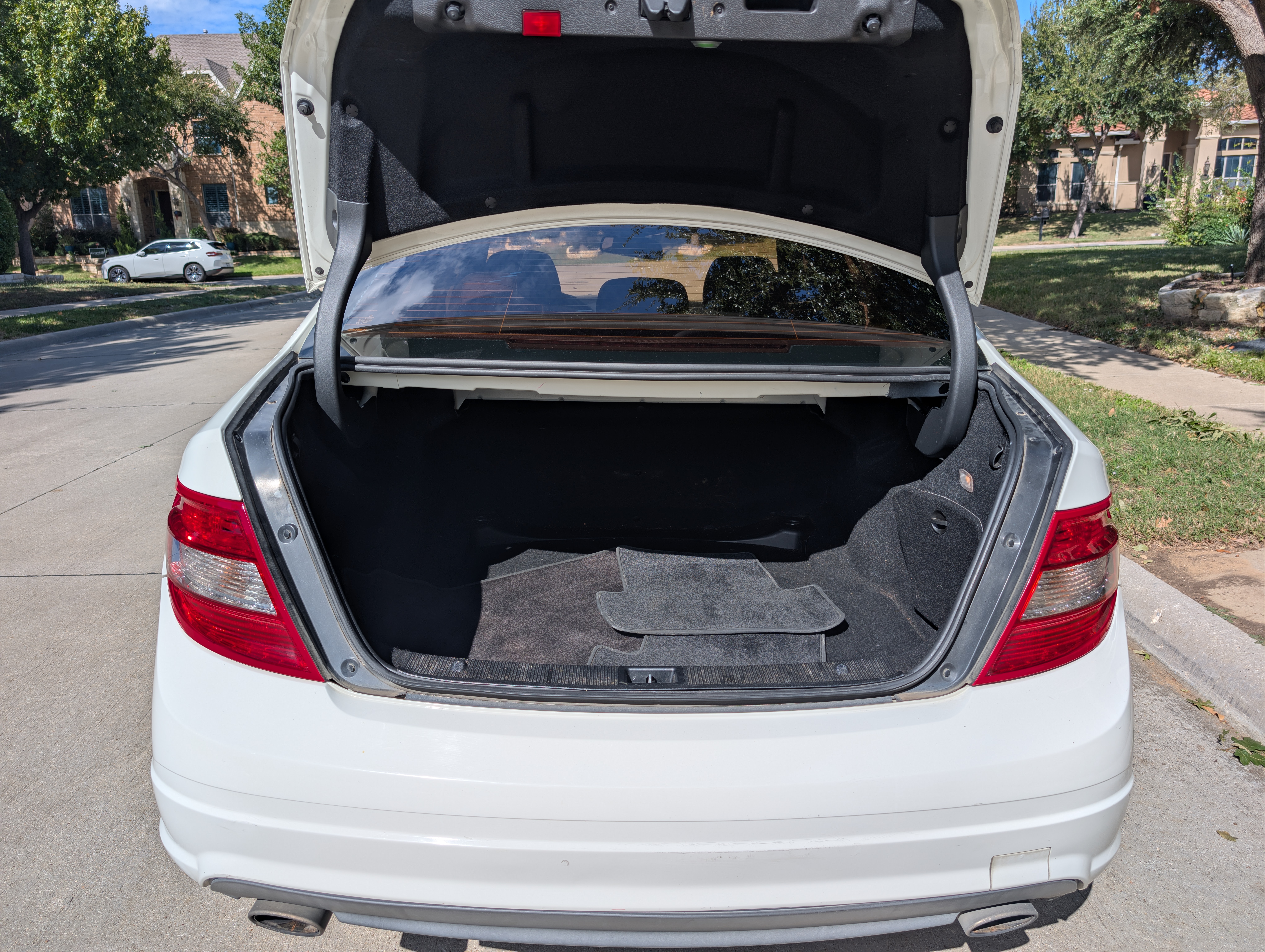 Used 2011 Mercedes-Benz C 300 Sedan image 11