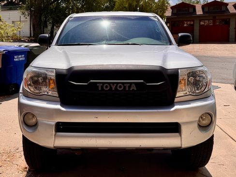 Used 2010 Toyota Tacoma 4x4 Double Cab image 2