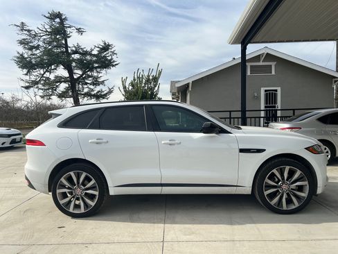 Used 2017 Jaguar F-PACE R-Sport image 5