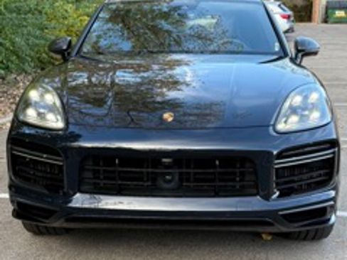 Used 2021 Porsche Cayenne Turbo image 2