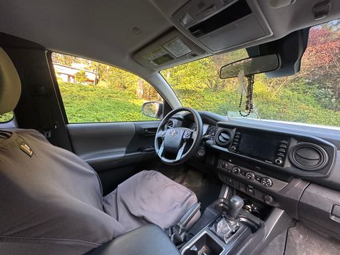 Used 2020 Toyota Tacoma SR AWD/4WD image 12