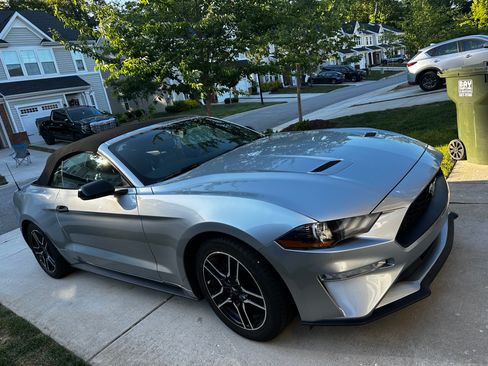 Used 2020 Ford Mustang Premium RWD image 5