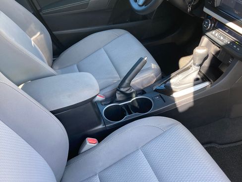 Used 2016 Toyota Corolla LE image 6