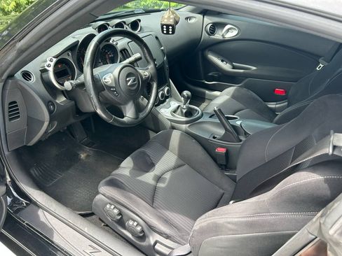 Used 2017 Nissan 370Z Coupe RWD image 8