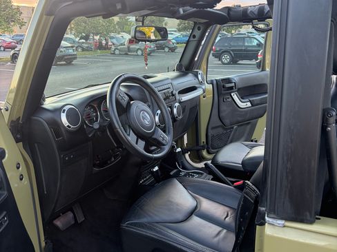 Used 2013 Jeep Wrangler Rubicon w/ PWR Convenience Group AWD/4WD image 17