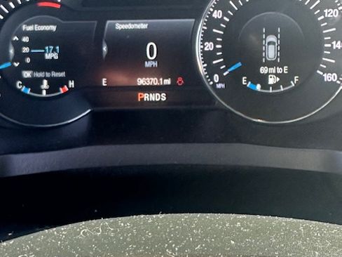 Used 2019 Ford Explorer Platinum image 18