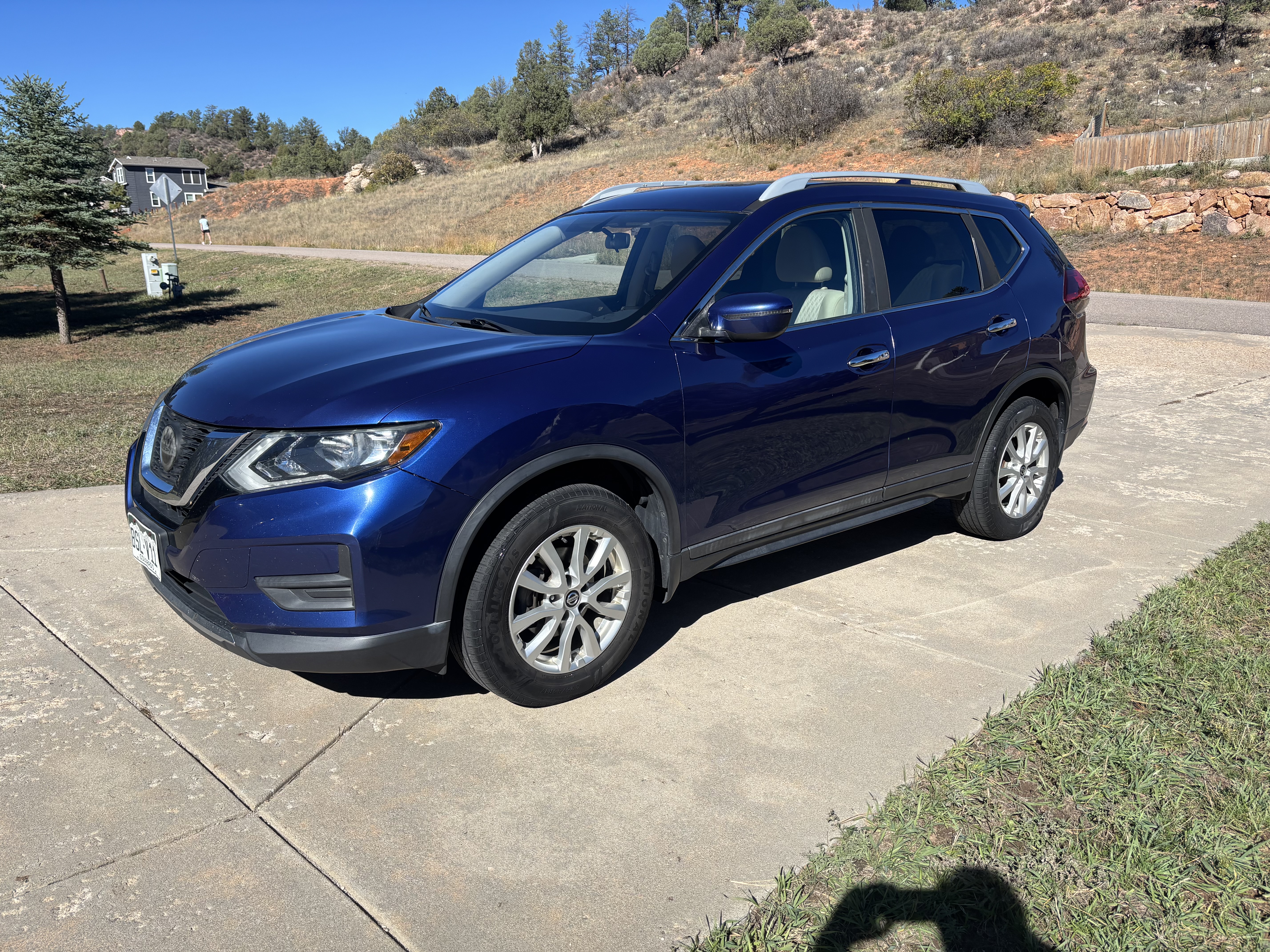 Used 2018 Nissan Rogue SV AWD/4WD image 1