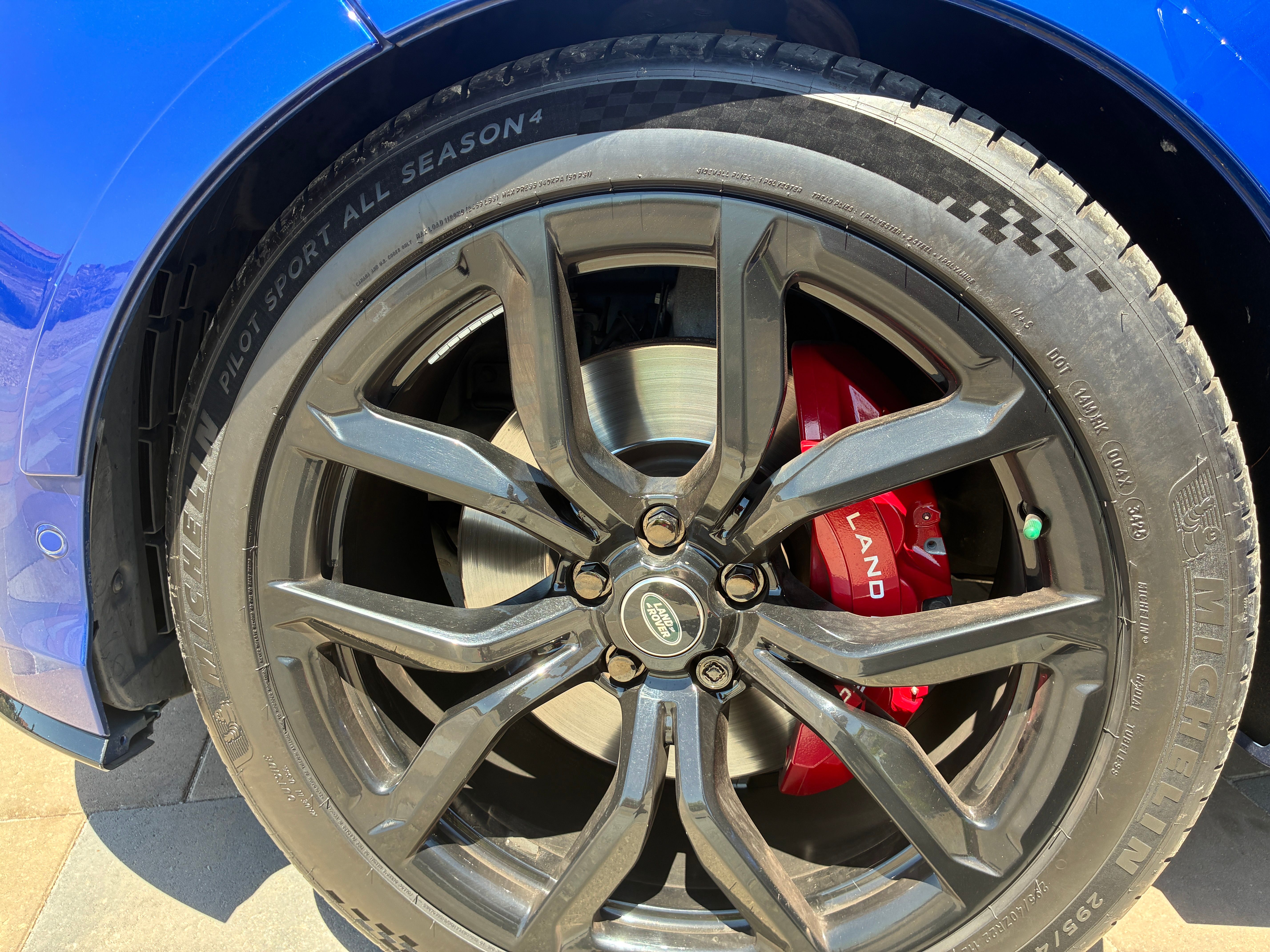 Used 2018 Land Rover Range Rover Sport SVR AWD/4WD image 8