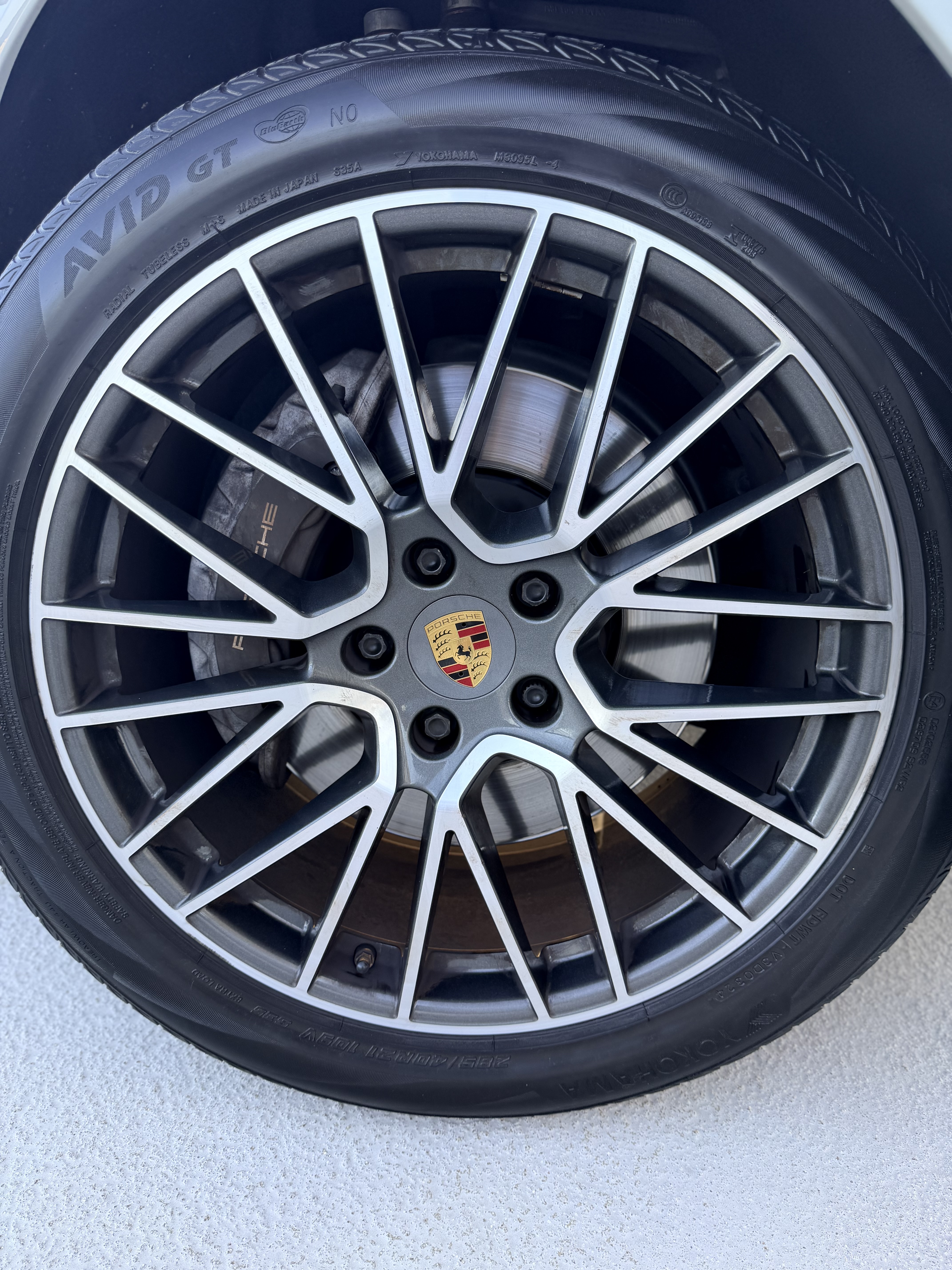Used 2021 Porsche Cayenne AWD/4WD image 32