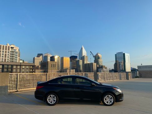Used 2012 Hyundai Sonata GLS FWD image 1