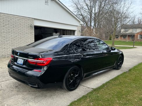Used 2019 BMW 740i xDrive image 12
