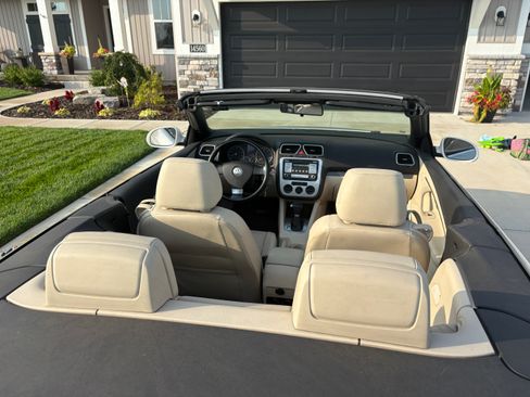 Used 2008 Volkswagen Eos 2.0T FWD image 6