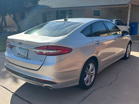 Used 2018 Ford Fusion SE w/ Fusion SE Technology Package image 9