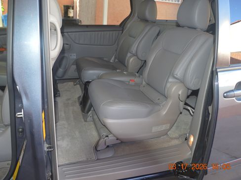 Used 2009 Toyota Sienna XLE Limited image 9