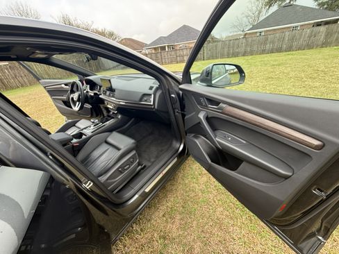 Used 2023 Audi Q5 2.0T Premium w/ Convenience Package image 13