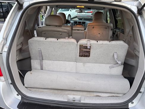 Used 2013 Toyota Highlander Plus FWD image 12