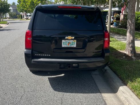 Used 2018 Chevrolet Suburban LT RWD image 7