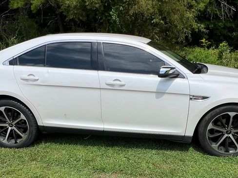 Used 2015 Ford Taurus Limited w/ Equipment Group 301A FWD image 12