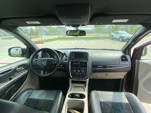 Used 2017 Dodge Grand Caravan SXT image 25