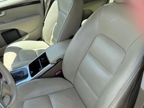 Used 2013 Volvo XC70 3.2 image 12