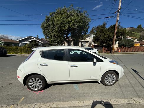 Used 2017 Nissan Leaf S w/ Charge Package image 2