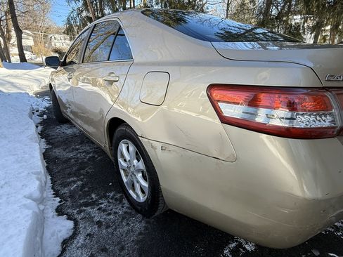 Used 2011 Toyota Camry LE w/ LE Extra-Value Pkg image 9