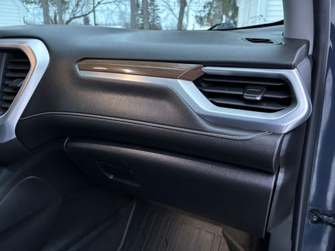 Used 2018 GMC Acadia SLE image 22