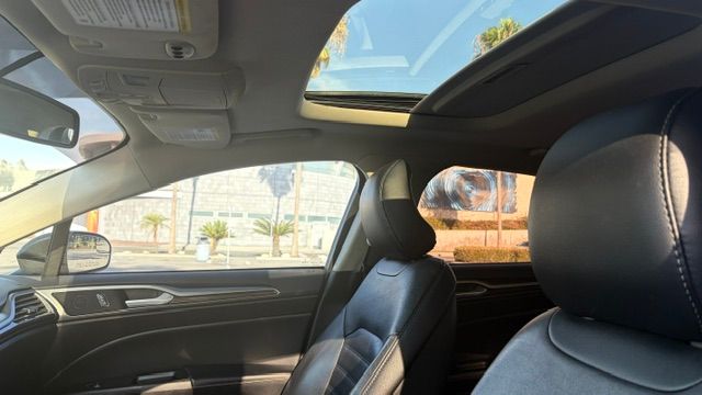 Used 2017 Ford Fusion SE w/ Fusion SE Technology Package FWD image 13