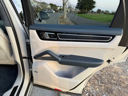 Used 2021 Porsche Cayenne GTS image 19