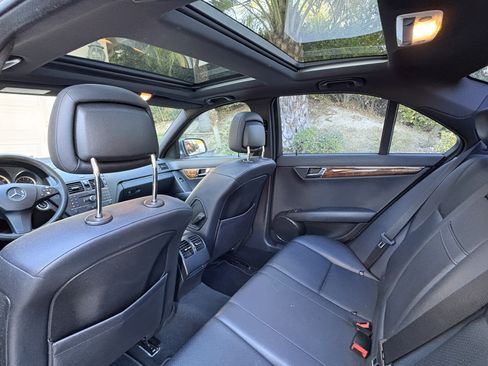Used 2009 Mercedes-Benz C 300 Sedan image 14