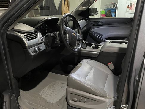 Used 2018 Chevrolet Suburban LT image 9