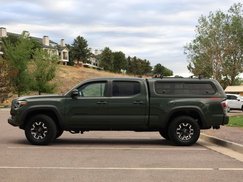 Used 2022 Toyota Tacoma TRD Off-Road w/ TRD Premium Off Road Package AWD/4WD image 4