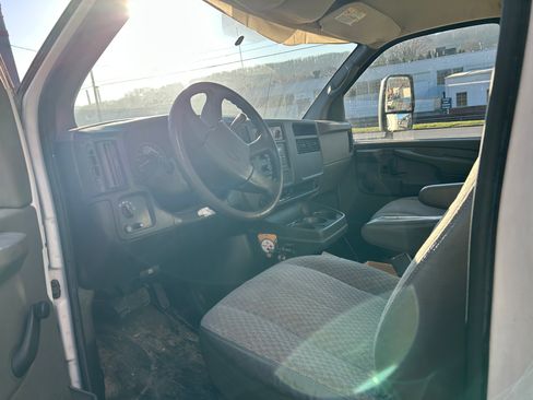 Used 2006 Chevrolet Express 3500 image 8
